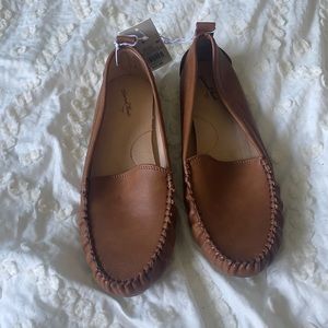 NWT Universal Thread size 8.5 brown loafers